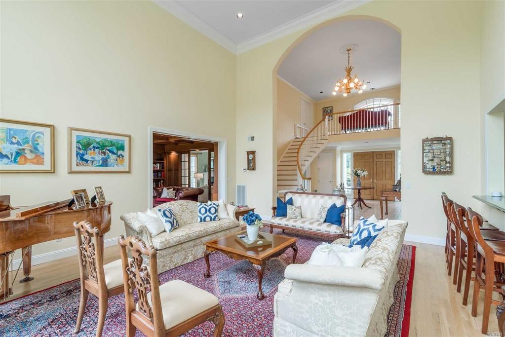 41 Windsor Dr Muttontown Muttontown NY 11753