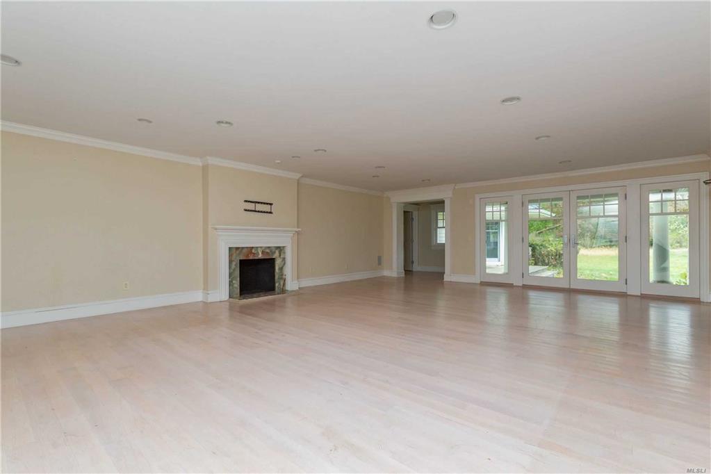 12 Pinetree Ln Old Westbury Old Westbury NY 11568