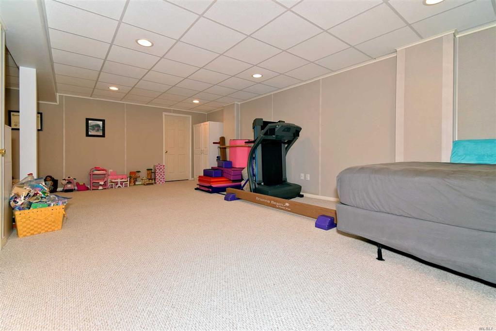 7 Karen Ct Wading River Wading River NY 11792