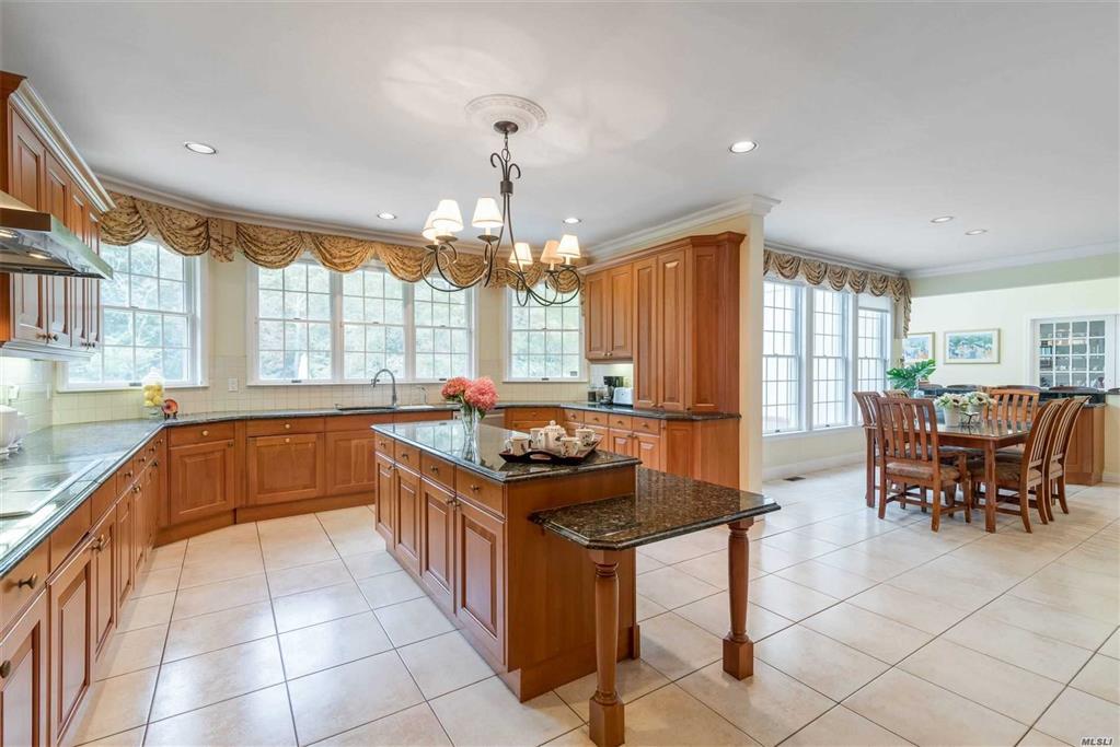 41 Windsor Dr Muttontown Muttontown NY 11753