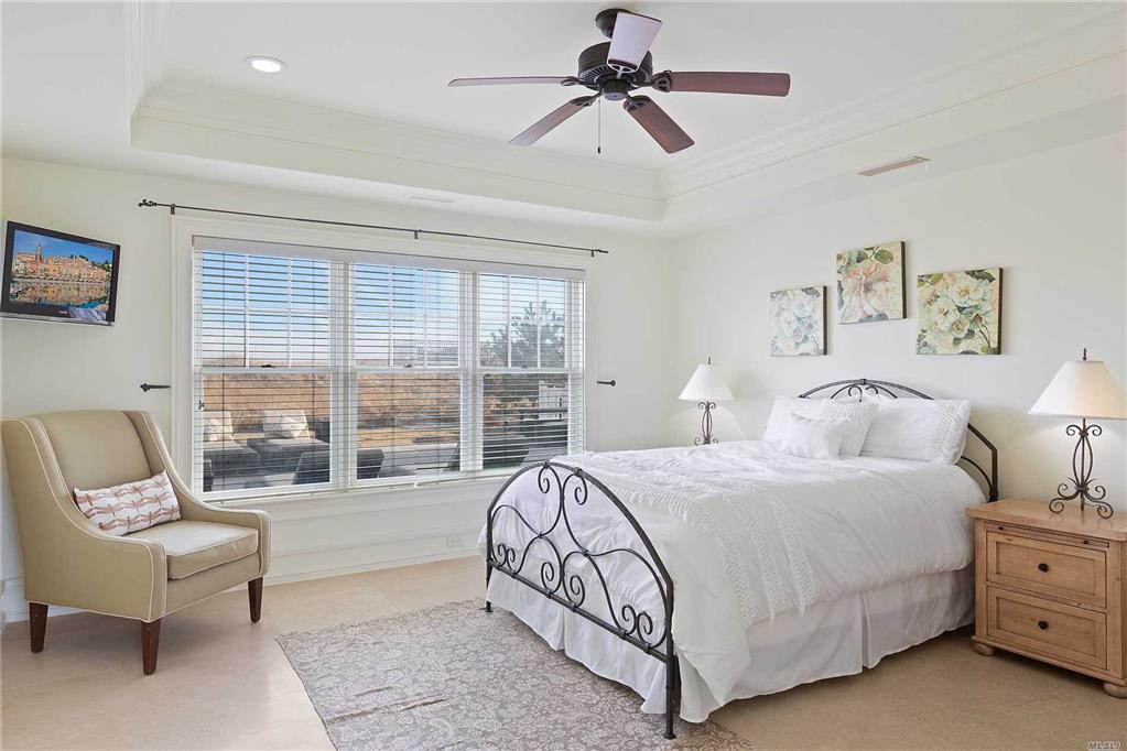 59 Dune Rd East Quogue E. Quogue NY 11942