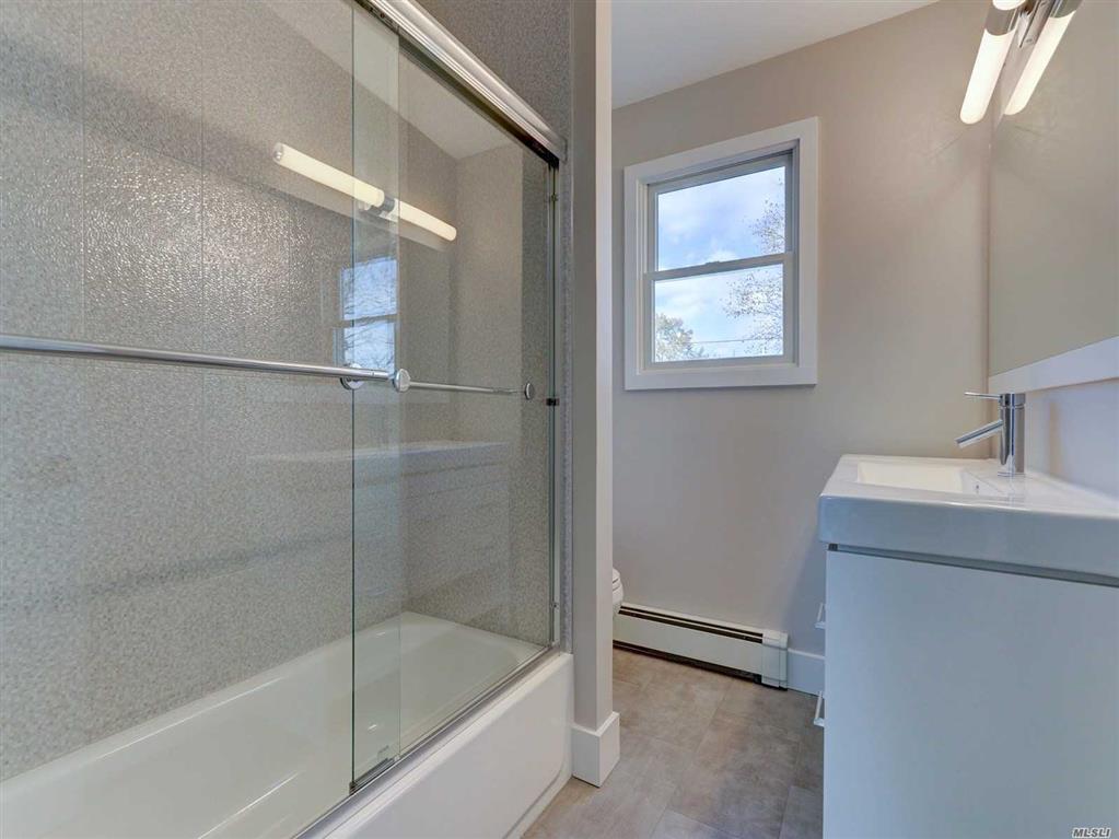60 Lewis Ln Syosset Syosset NY 11791