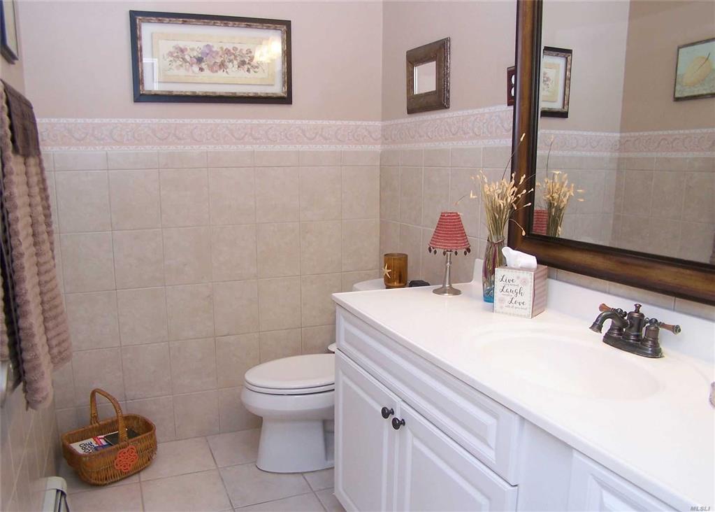 7 Glen Hollow Dr Holtsville Holtsville NY 11742