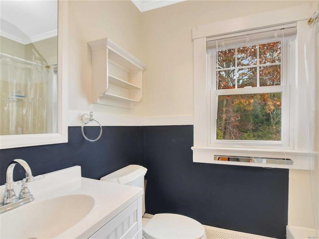 36 South Phillips Ave Remsenburg Remsenburg NY 11960