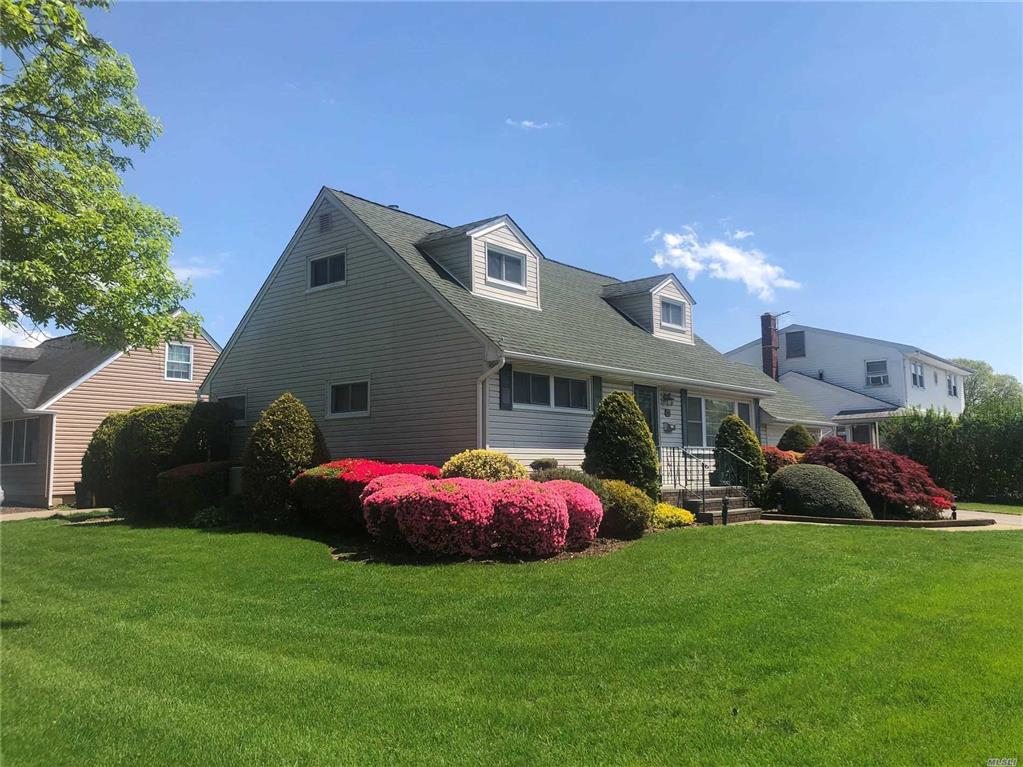 138 Haverford Rd Hicksville Hicksville NY 11801