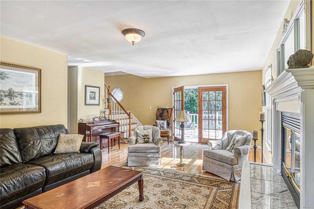 98 Clancy Rd Manorville Manorville NY 11949
