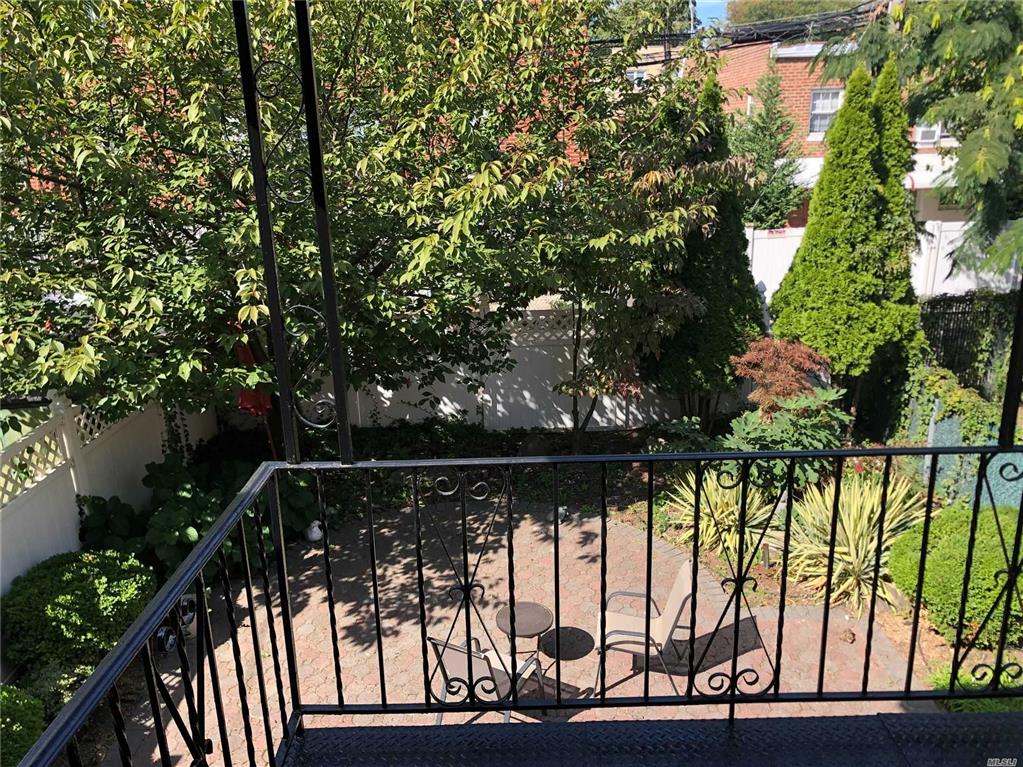61-44 165th St Fresh Meadows Fresh Meadows NY 11365