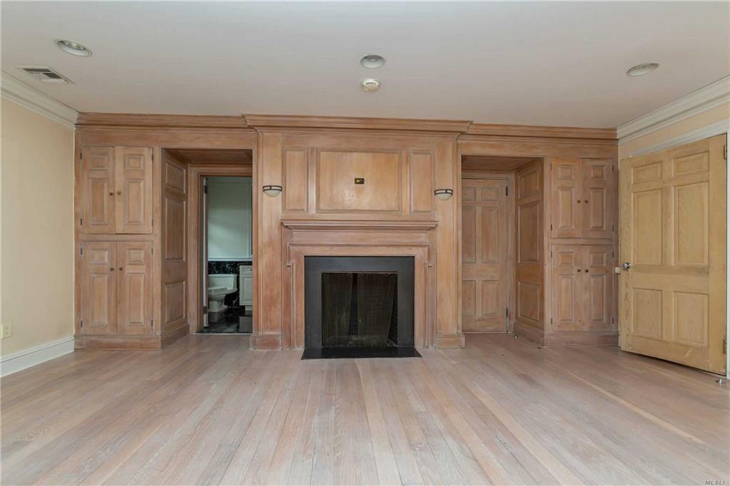 12 Pinetree Ln Old Westbury Old Westbury NY 11568