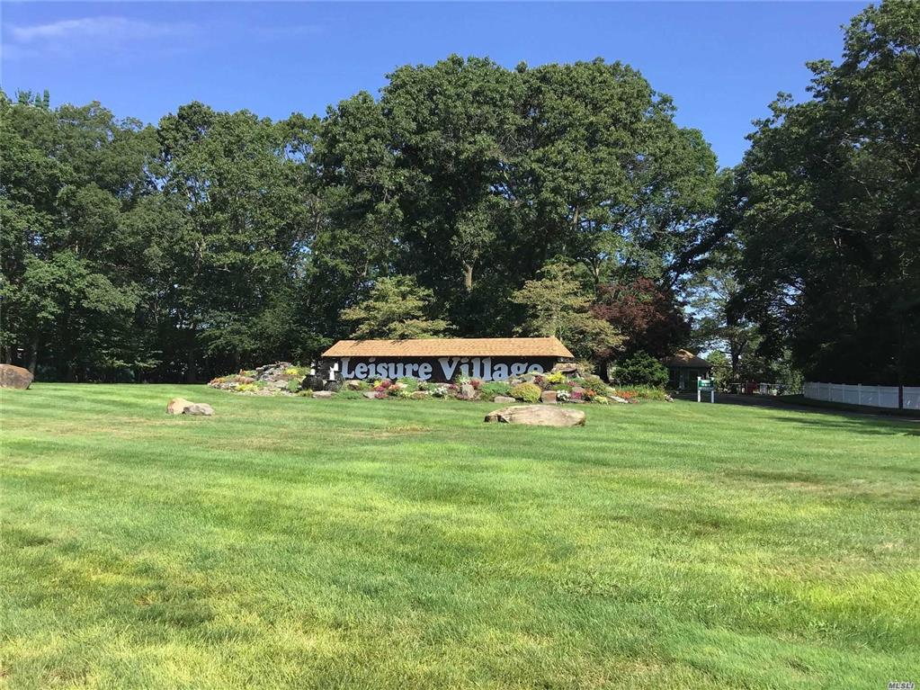 427 B Aylesbury Ct Ridge Ridge NY 11961