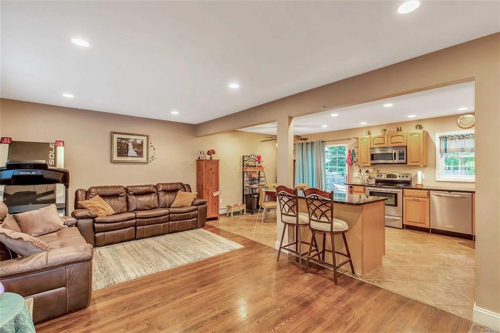 127 Joni Dr W. Sayville W. Sayville NY 11796