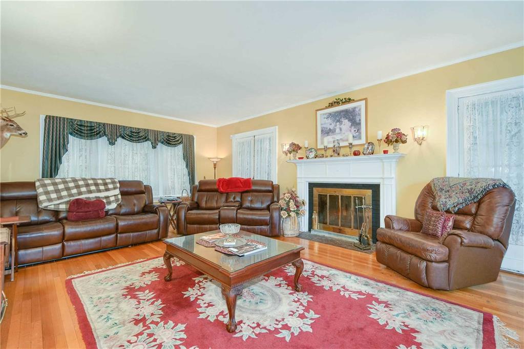 5 Kohlsaat Ct Smithtown Smithtown NY 11787