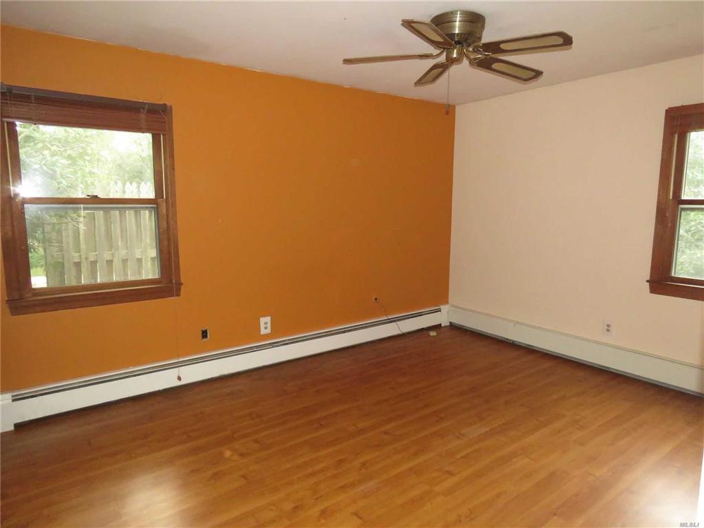 3 Hillsdale Ln Coram Coram NY 11727