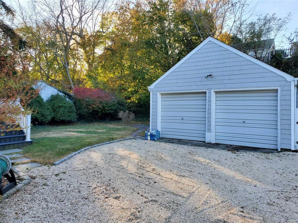 8 Valley Rd Bayville Bayville NY 11709