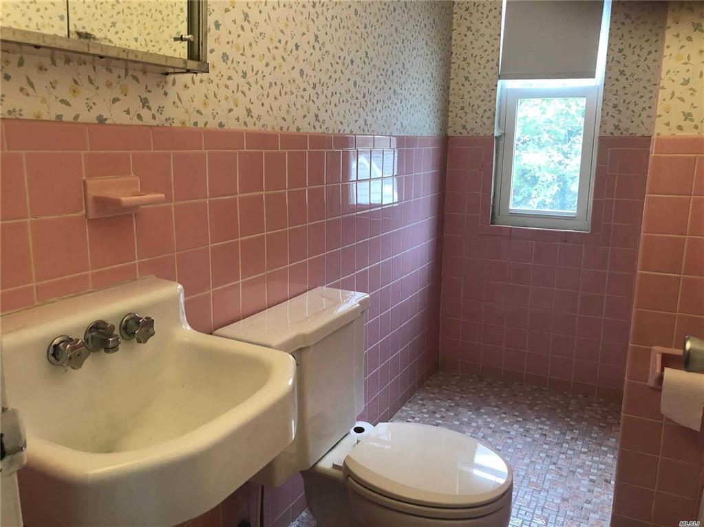8 Valley Rd Bayville Bayville NY 11709