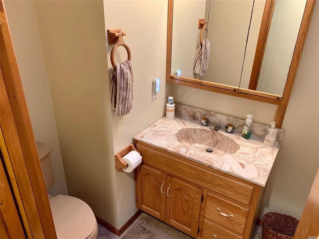 36 Dogwood Ave Farmingville Farmingville NY 11738
