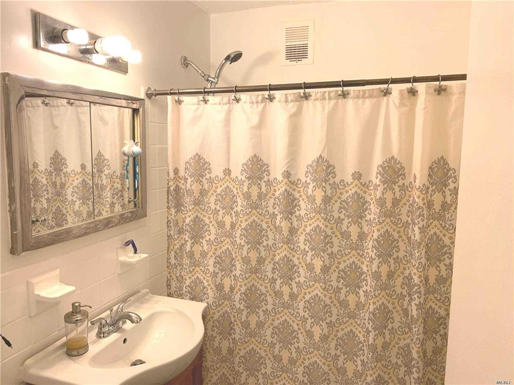 67-50 Thornton Pl Forest Hills Forest Hills NY 11375