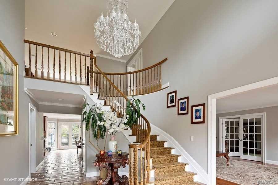 28 Sherwood Gate Oyster Bay Oyster Bay NY 11771
