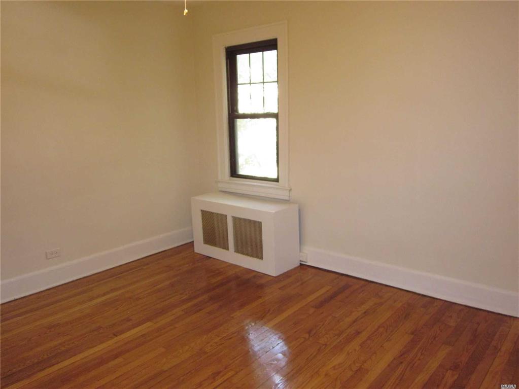 44 Oakwood Rd Huntington Huntington NY 11743