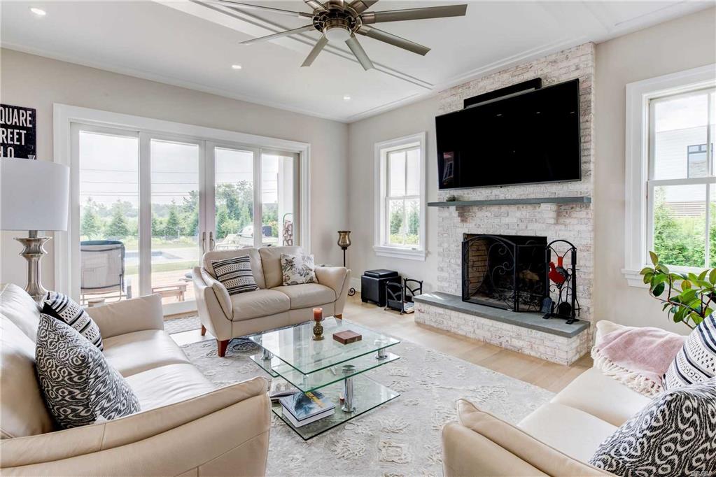 16 Assups Neck Ln Quogue Quogue NY 11959