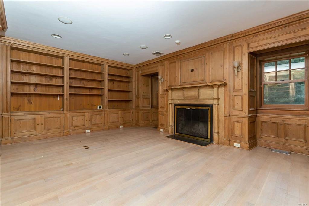 12 Pinetree Ln Old Westbury Old Westbury NY 11568