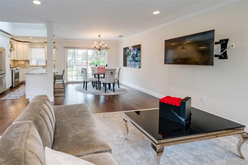 29 Narcissus Dr Syosset Syosset NY 11791