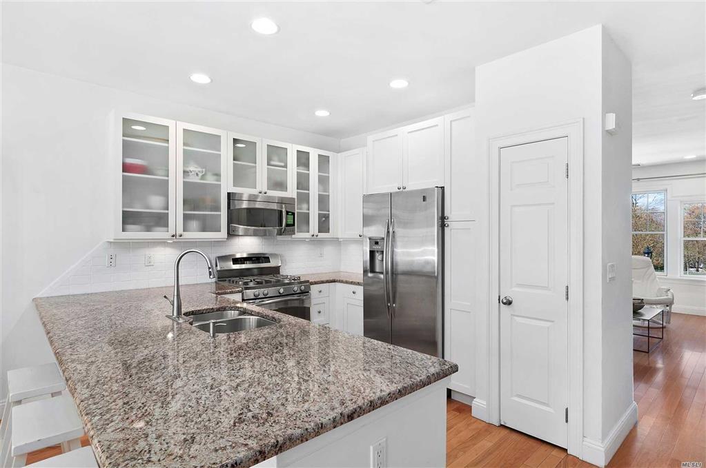 35 Andrew Ct Southampton Southampton NY 11968