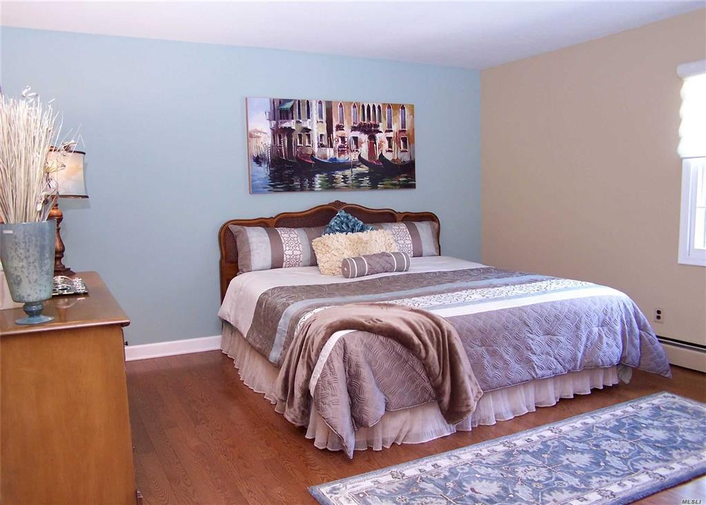 23 Valley St Ronkonkoma Ronkonkoma NY 11779