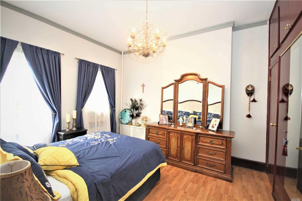 52-25 69th St Maspeth Maspeth NY 11378