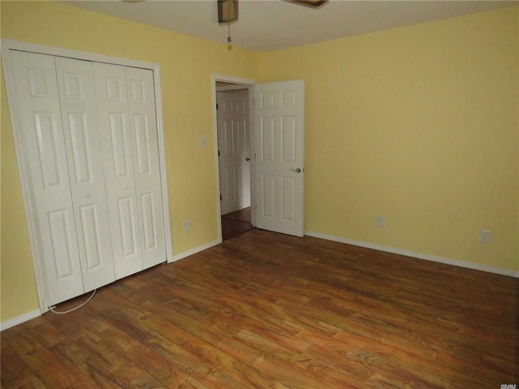 3 Hillsdale Ln Coram Coram NY 11727