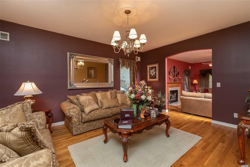 3 Hogan Ln Manorville Manorville NY 11949