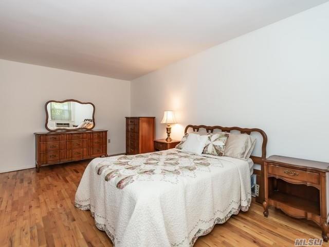 30 Pearsall Ave Glen Cove Glen Cove NY 11542