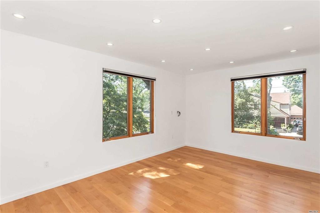 160-16 33rd Ave Flushing Flushing NY 11358