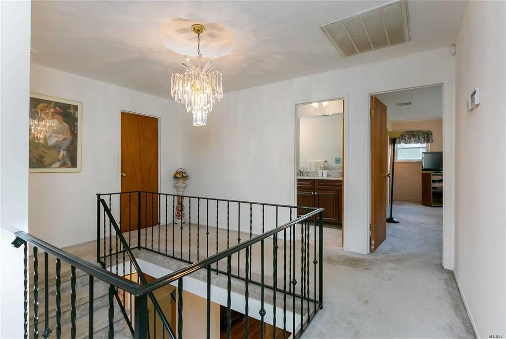 7 Lt John A Olsen Ln St. James St. James NY 11780
