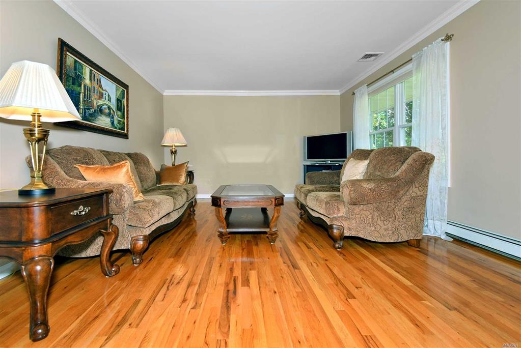 7 Karen Ct Wading River Wading River NY 11792
