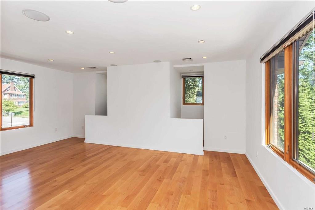 160-16 33rd Ave Flushing Flushing NY 11358