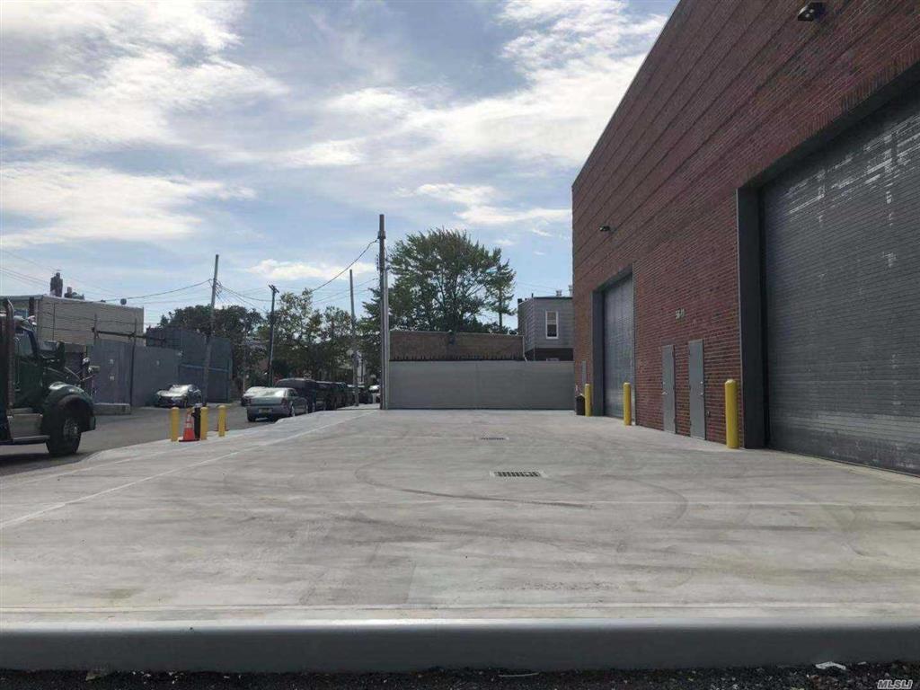 56-11 Arnold Ave Maspeth Maspeth NY 11378