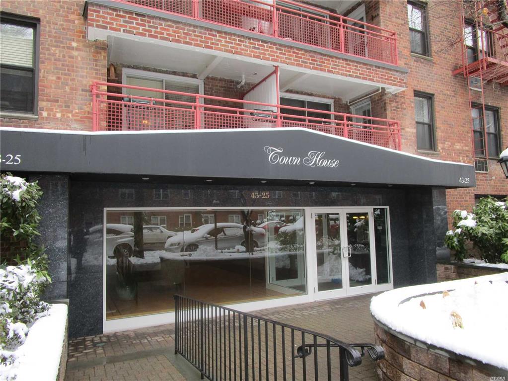 43-25 Douglaston Pkwy Douglaston Douglaston NY 11363