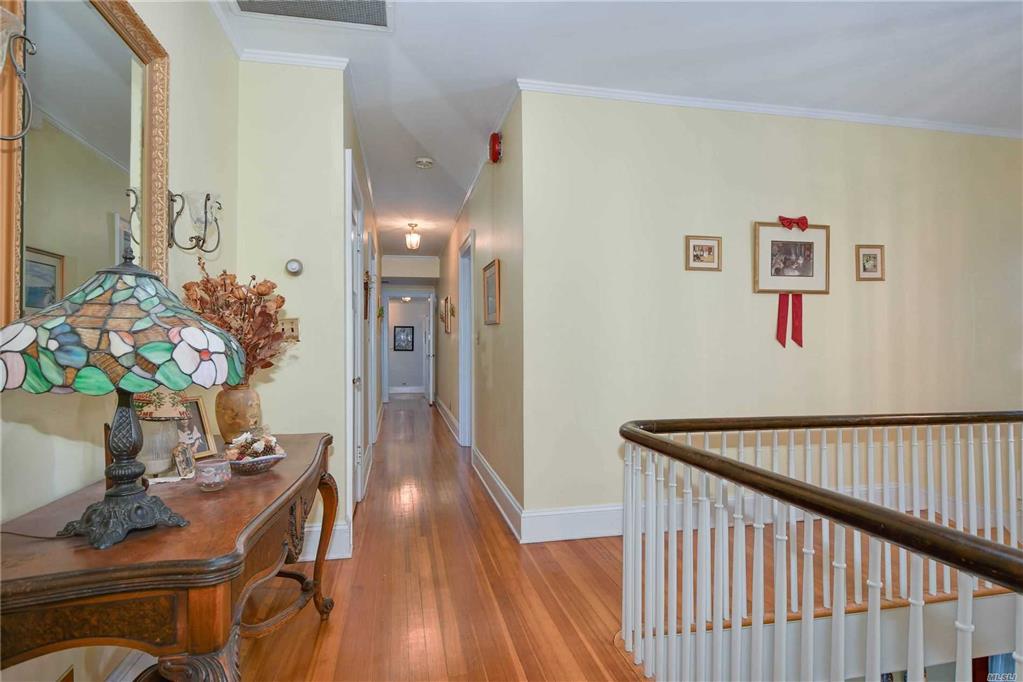 5 Kohlsaat Ct Smithtown Smithtown NY 11787