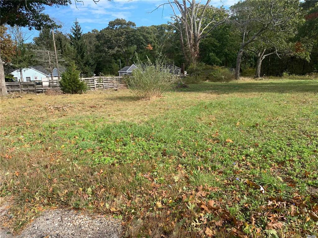 267 Railroad Ave Center Moriches Center Moriches NY 11934
