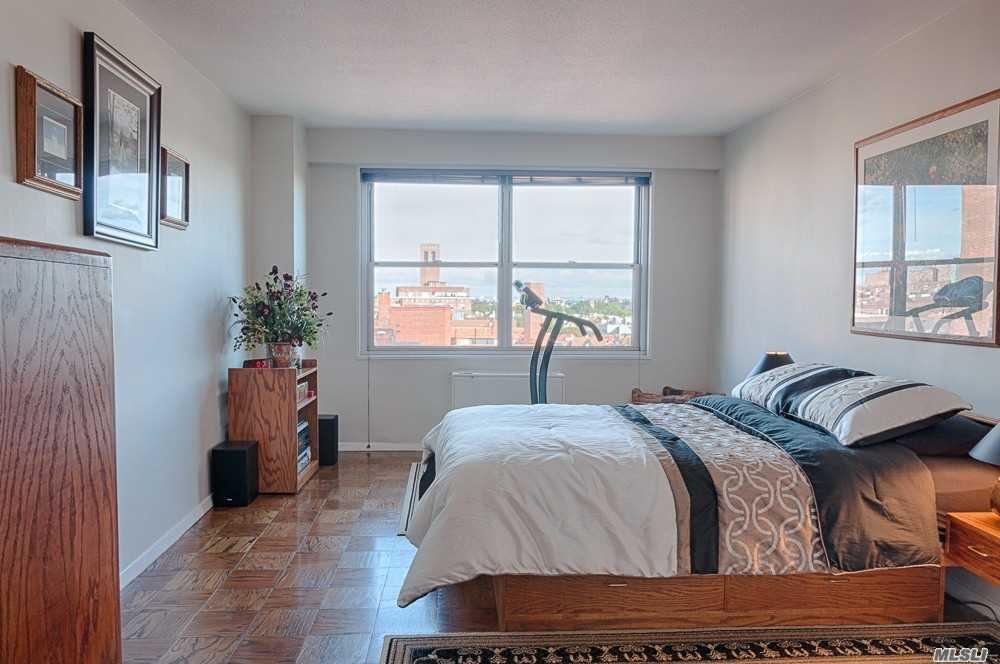 70-31 108 St Forest Hills Forest Hills NY 11375