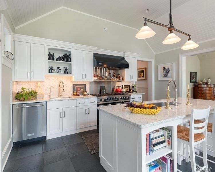 14 Bob White Ln Remsenburg Remsenburg NY 11960