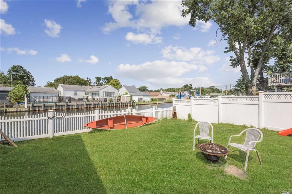 1 Berkeley Pl Massapequa Massapequa NY 11758