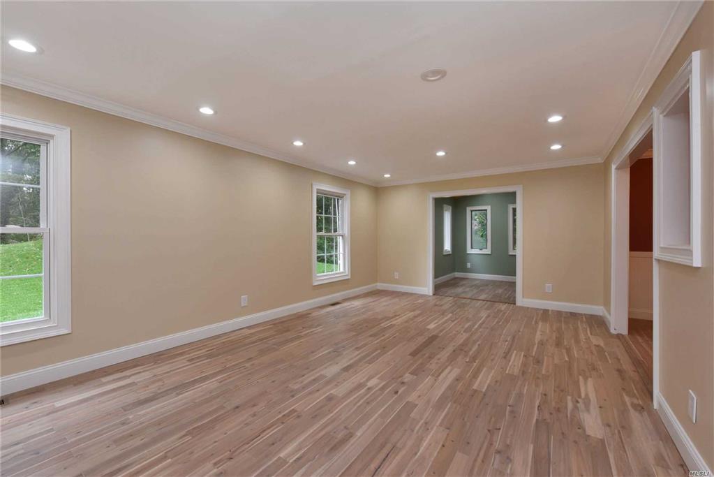 58 Woodmont Rd Melville Melville NY 11747
