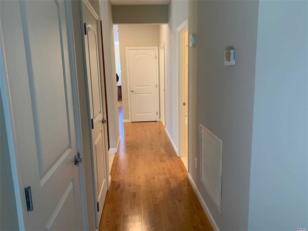 1 Newcastle Ct Riverhead Riverhead NY 11901