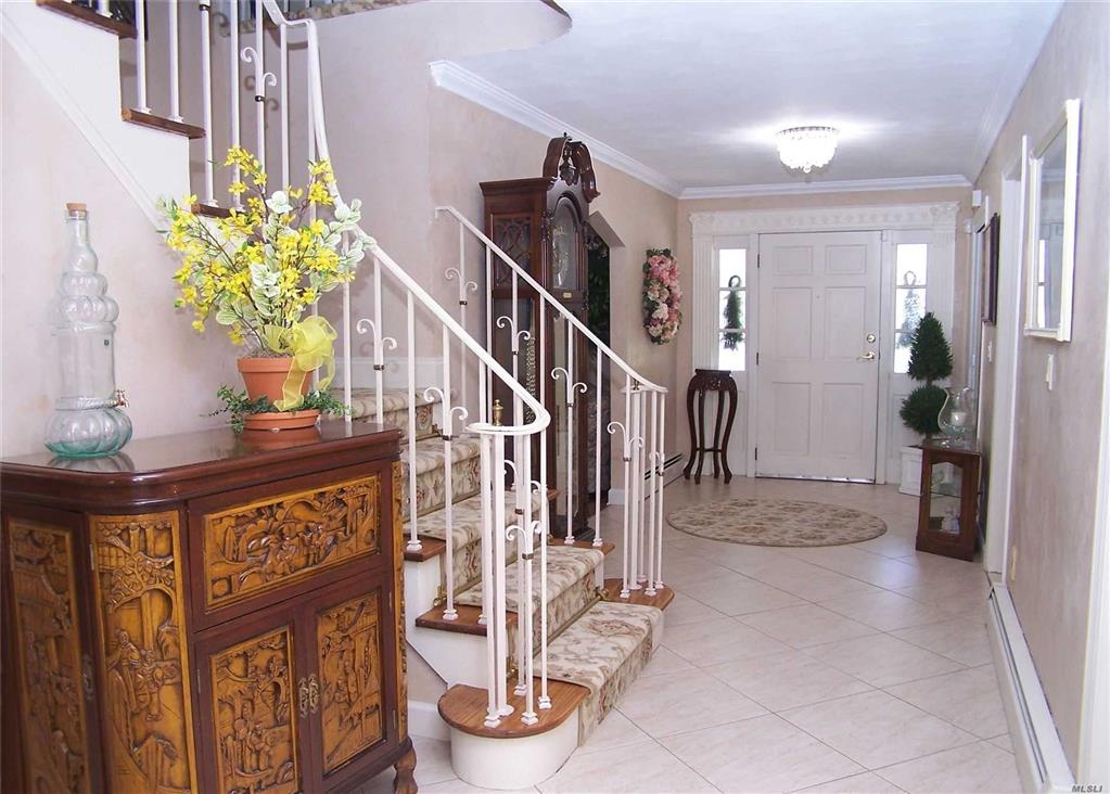 23 Valley St Ronkonkoma Ronkonkoma NY 11779