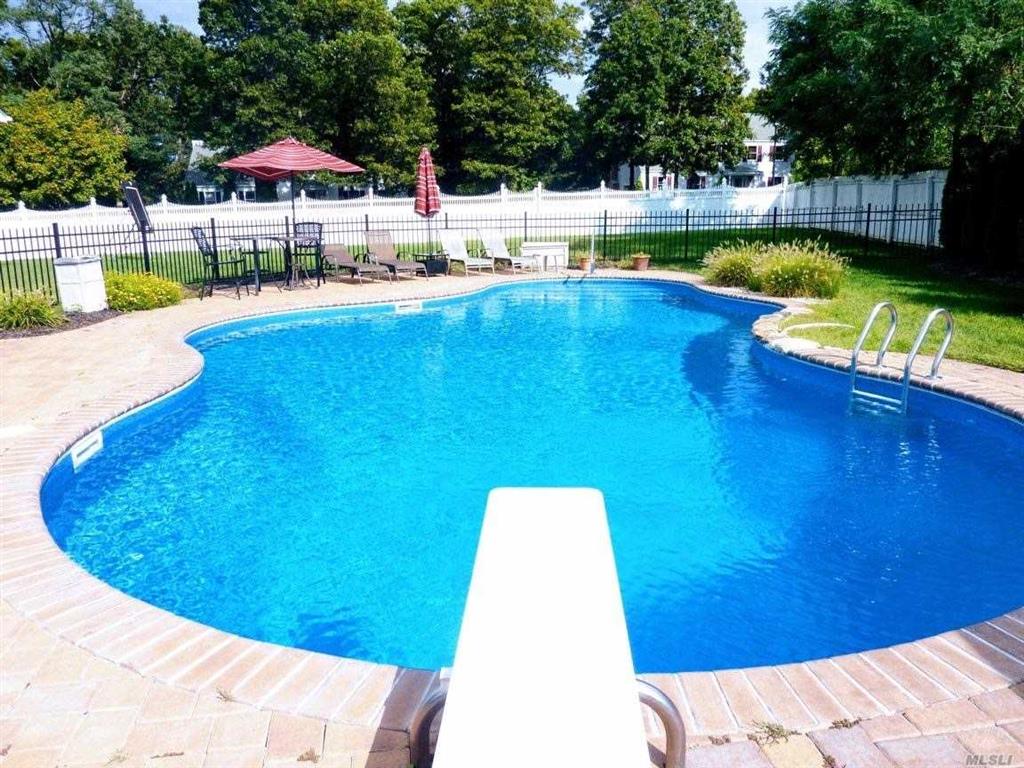 99 Tallmadge Trl Miller Place Miller Place NY 11764