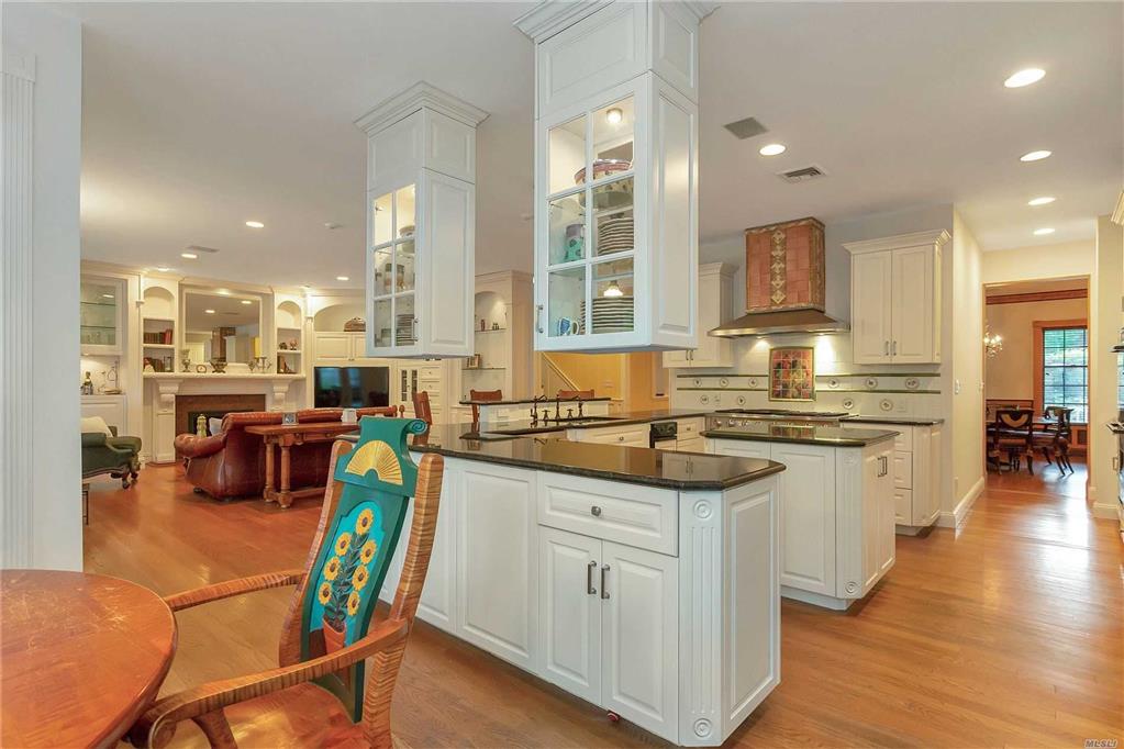14 Chauncey Pl Woodbury Woodbury NY 11797