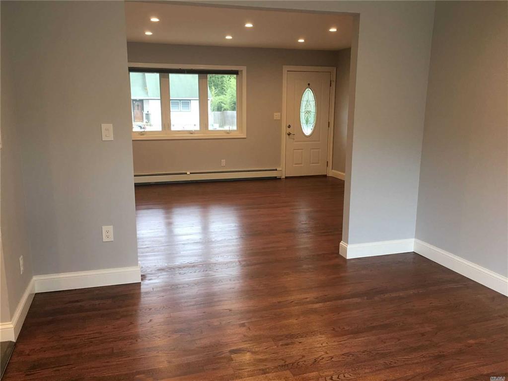 82 Avenue D Holbrook Holbrook NY 11741