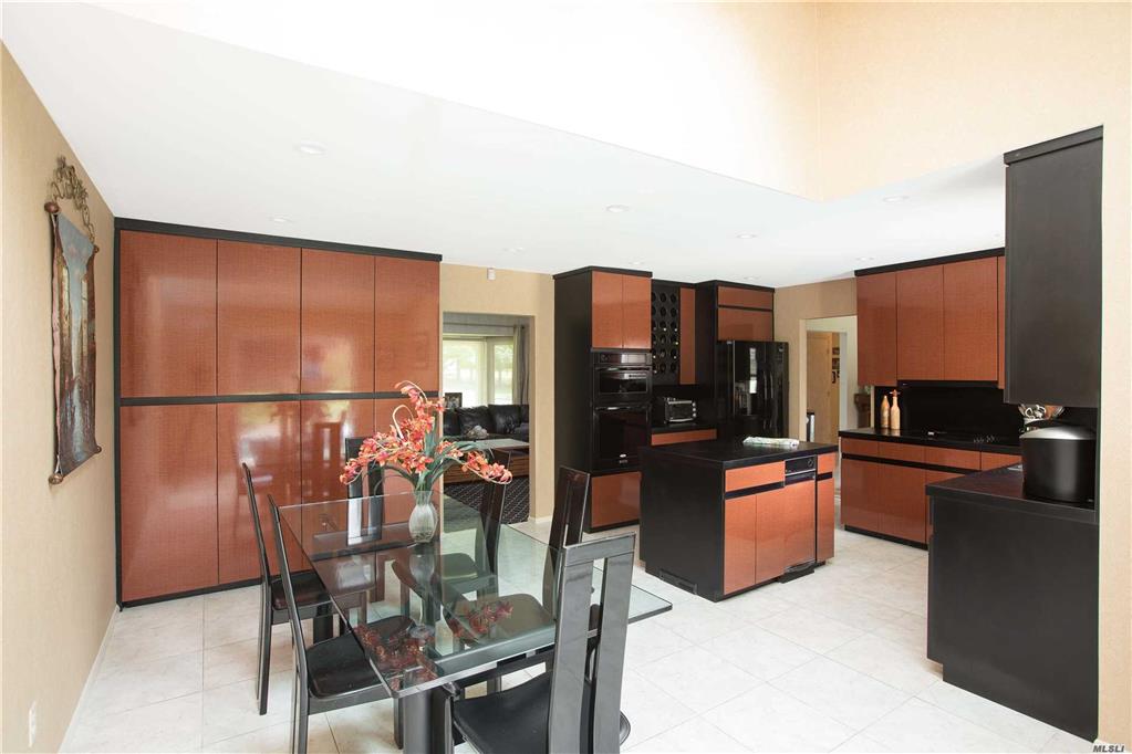 10 Empire Ct Dix Hills Dix Hills NY 11746