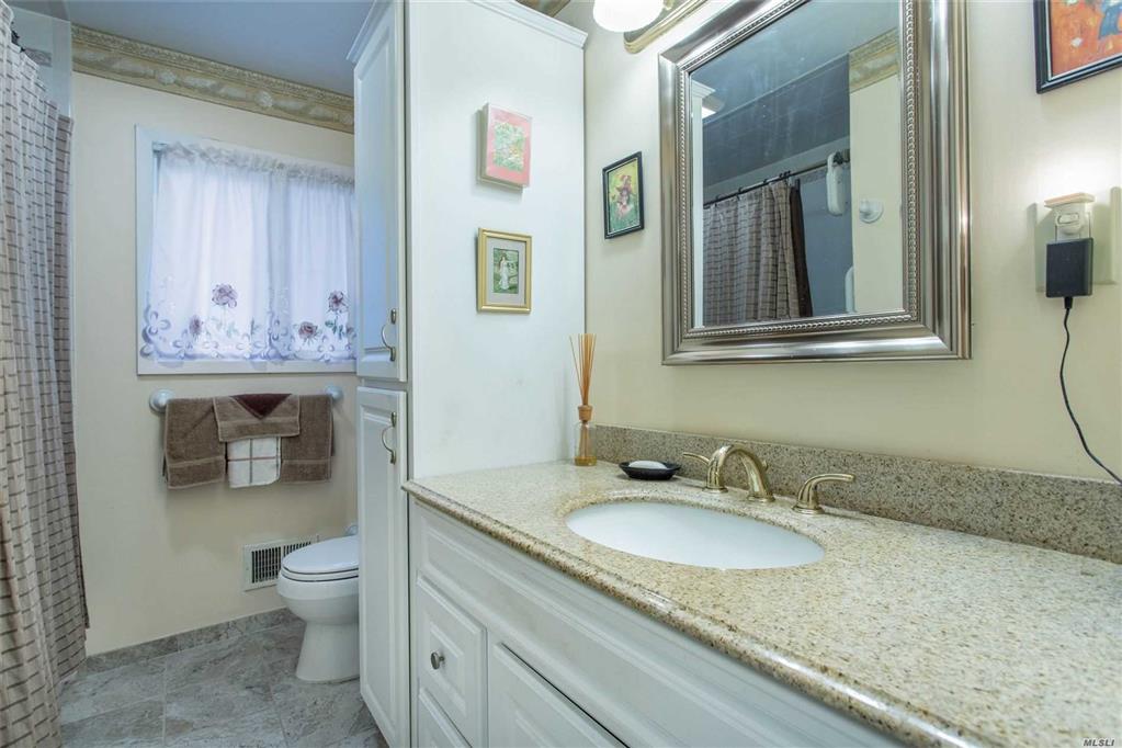 60 Gildare Dr E. Northport E. Northport NY 11731
